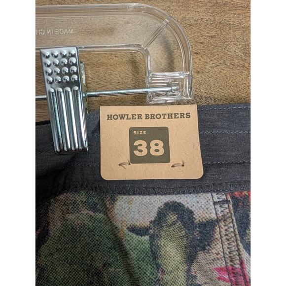 Howler Bruja Board Shorts Mens 38 Multi Cactus Mob Print Swimwear Beach Polo NWT - Picture 4 of 4